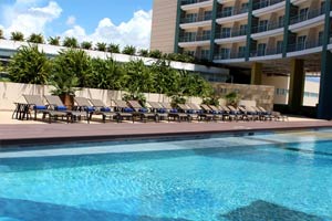 Pool bar - Krystal Urban Cancun Hotel - Cancun Mexico - Beach Resort